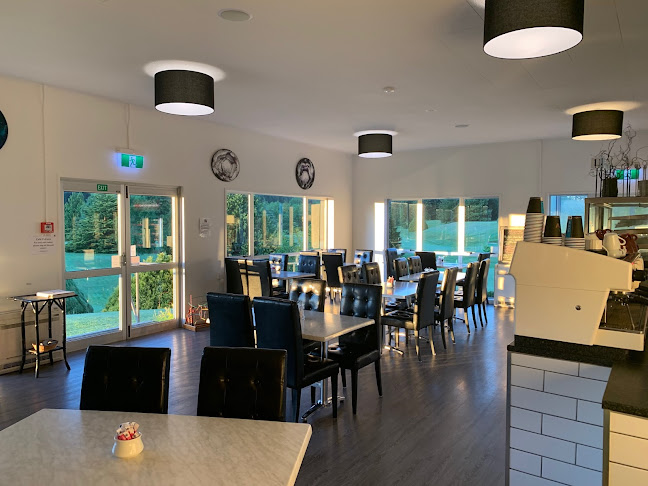 Willows Cafe & Golf Course