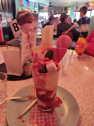 Deluxe Diner - Hospitality and gastronomy