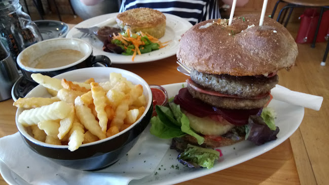 Comments and reviews of Wild Oats Bakery/Deli/Cafe