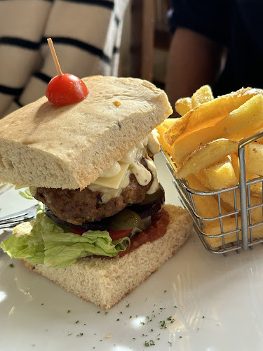 Niagara Falls Cafe - Hospitality and gastronomy