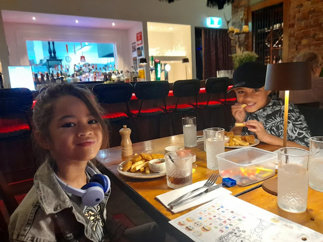 Red Earth Bistro and Wine Bar Open Times