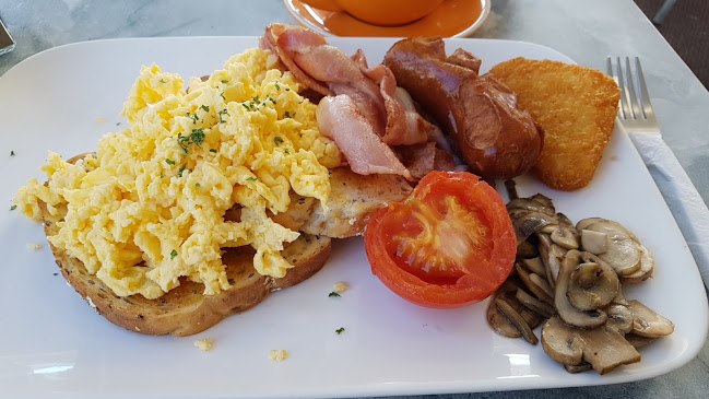 Cafe Palms Open Times