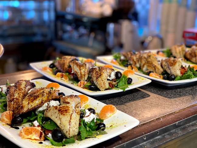 Manou's Waterfront Cafe & Restaurant - New Plymouth