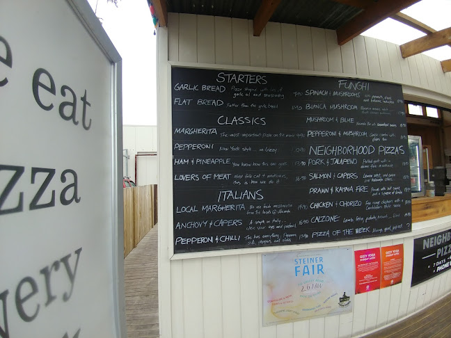 Comments and reviews of Neighbourhood Pizzeria