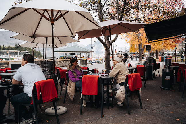 Momentos By The Lake Restaurant - Hospitality and gastronomy