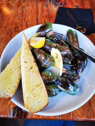 Groper Garage Bar & Restaurant - Hospitality and gastronomy