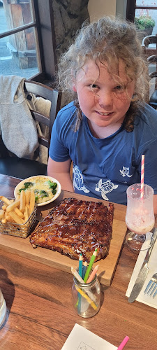 Shani's Family Eatery and Bar