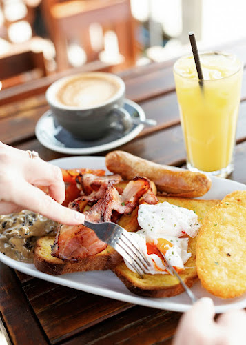 Jolly Roger Bar & Restaurant