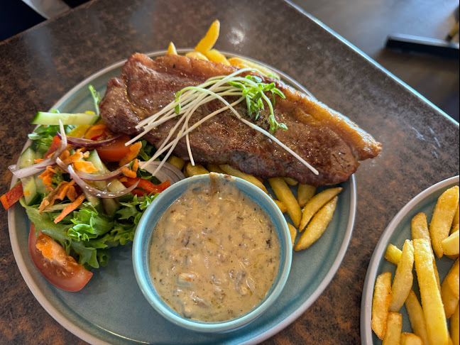 Super Casual Bar & Eatery