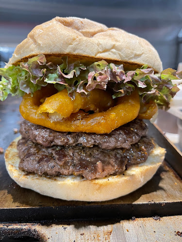 Burgers & Beers Metro Phone number