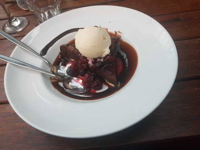 Careys Bay Historic Hotel - Hospitality and gastronomy