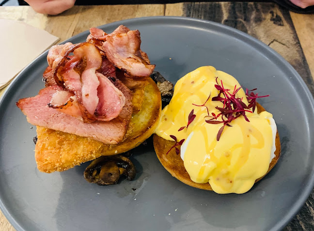 #antsnacks the lunch bar - Hospitality and gastronomy