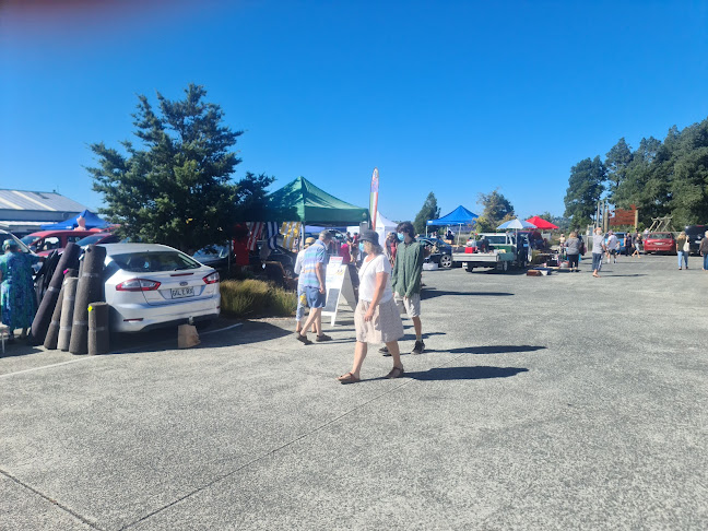 Opinii despre The Village Market Helensville Showgrounds în Helensville - Hospitality and gastronomy