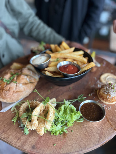 The Roaming Giant - Hospitality and gastronomy