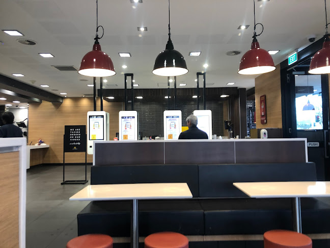 Opinii despre McDonald's Christchurch Airport în Christchurch - Hospitality and gastronomy