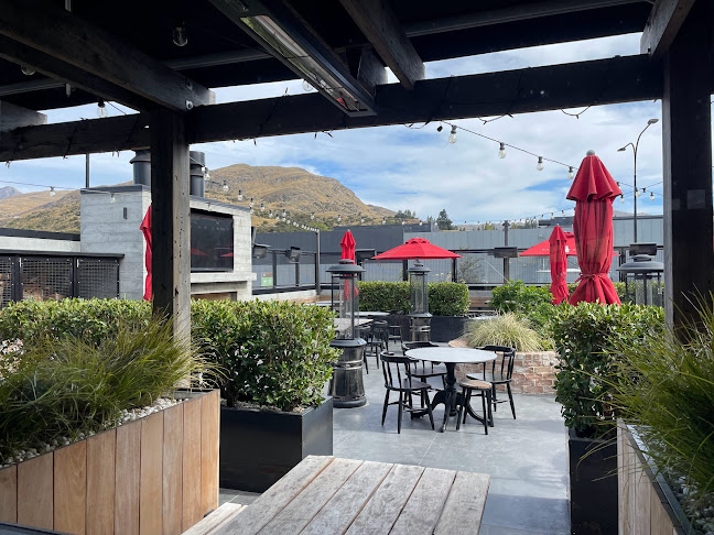 The Crown Pub and Beer Garden - Queenstown