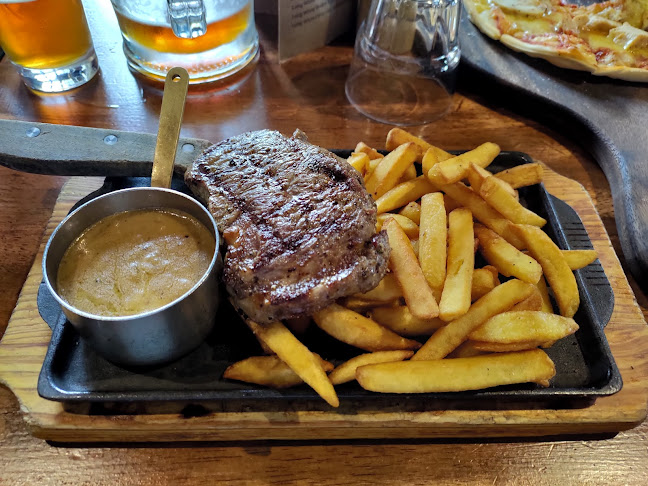 Comments and reviews of Applejack's Bar & Eatery