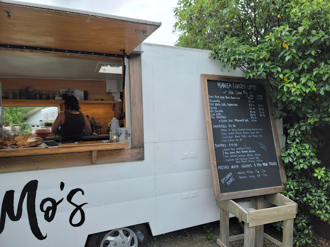 Mo’s - Albert Town