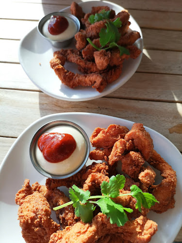 The Roaming Giant - Hospitality and gastronomy