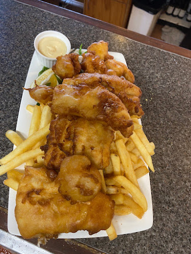 Manou's Waterfront Cafe & Restaurant