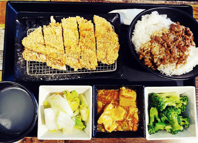 Neighbours' Cafe 芳鄰小館 Open Times