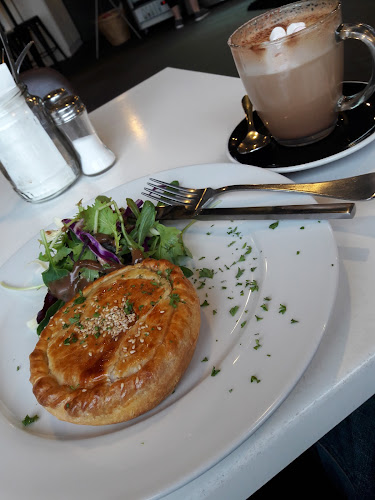 Comments and reviews of Lola Breakfast Bar And Cafe