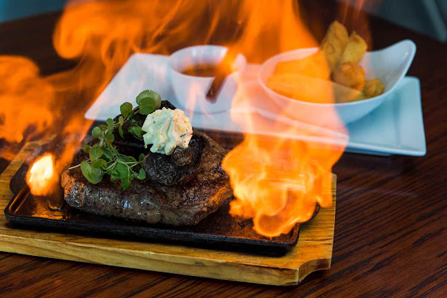 Opinii despre Flames on Forty Restaurant Bar at The Hotel Nelson în Nelson - Hospitality and gastronomy