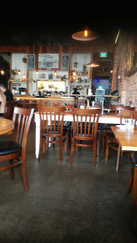 Red Earth Bistro and Wine Bar Phone number