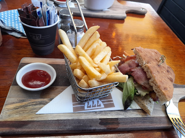 Cloud 777 Cafe - Hospitality and gastronomy