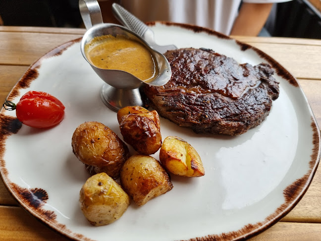 21 Days Bar & Brasserie - Hospitality and gastronomy