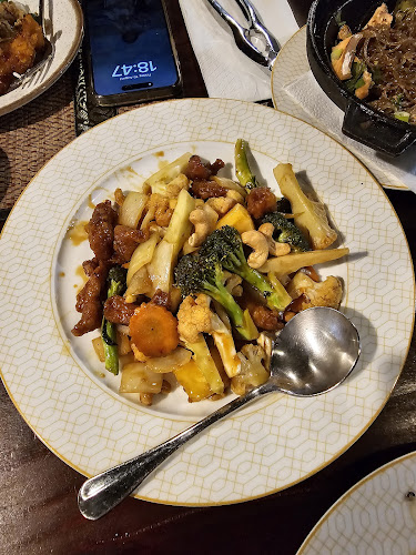 Comments and reviews of Red Elephant Thai cuisine and Karaoke Bar