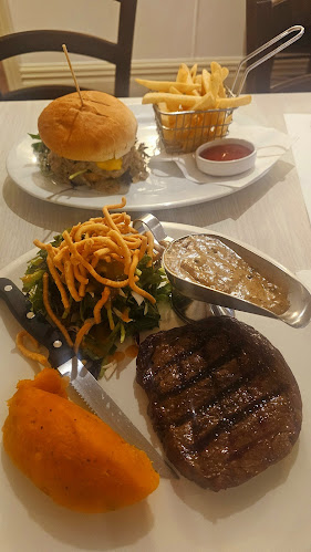 Shani's Family Eatery and Bar