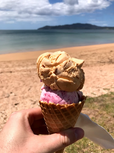 Cable Bay 0420, New Zealand