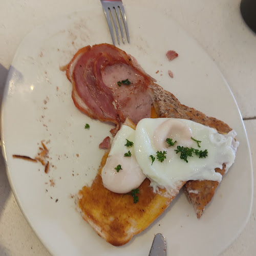 Autobahn Cafe Bombay Phone number