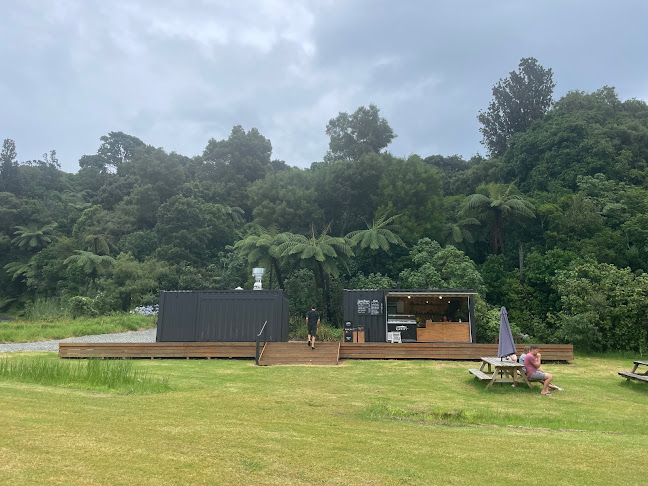 Three Sisters Burger Bar - Tongapōrutu