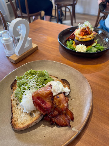 Comentarii opinii despre Pinot Junction -Lakeside Cafe