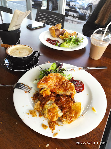 FULL MOON EATERY - Waimauku