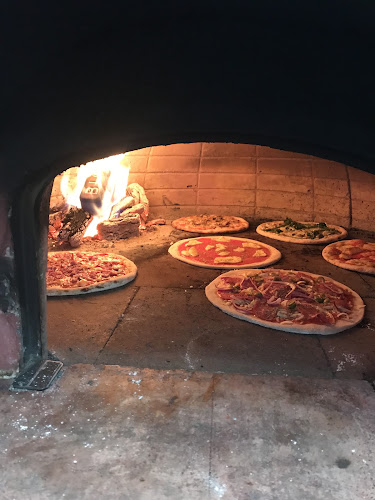 Comentarii opinii despre Fire And Slice Woodfired Pizzeria