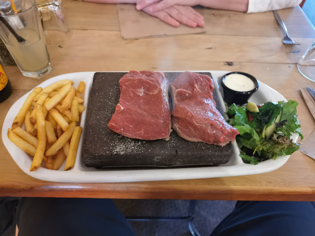 Denniston Dog Restaurant & Bar - Westport