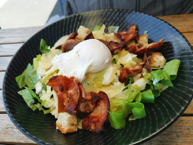 Moretons Bar & Restaurant