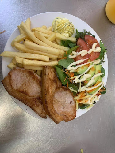 SK LUNCH BAR AND TAkEAWAY - Hospitality and gastronomy