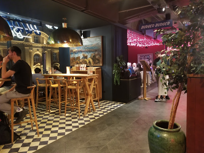 Comentarii opinii despre Burger Burger Commercial Bay