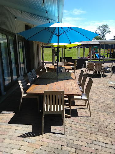 Comentarii opinii despre The Backyard Bar & Restaurant