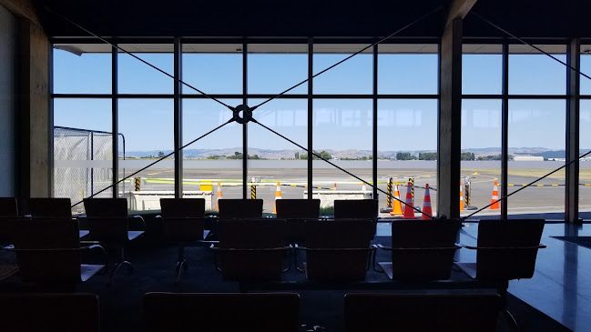 Darton Field Cafe At Gisborne Airport - Gisborne