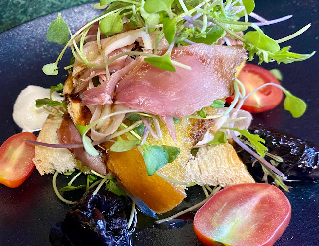 Elegance at 148 on Elles Restaurant - Hospitality and gastronomy