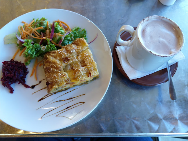 Opinii despre Persimmon Tree Cafe în Pirongia - Hospitality and gastronomy