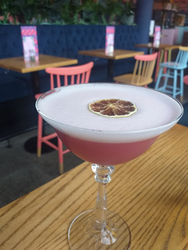 Flamingo Joe's Bar & Eatery - Hospitality and gastronomy