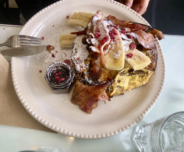 Comentarii opinii despre The Bees Knees Cafe