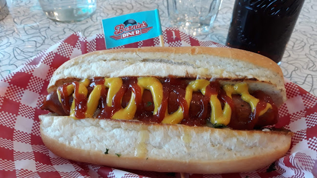 VEight Cafe, Restaurant & Bar - Hospitality and gastronomy