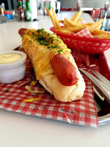 Deluxe Diner Phone number